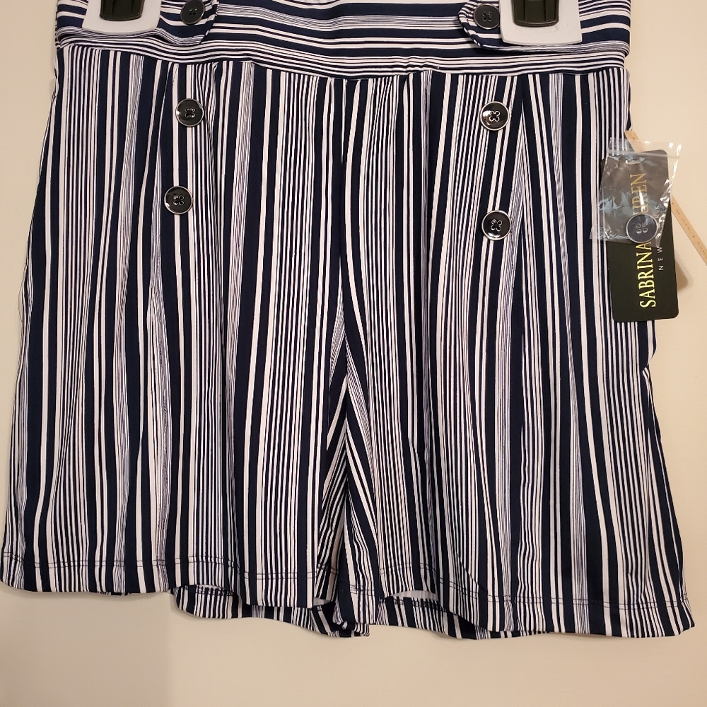 Sabrina Lauren Dress Shorts,  Size Large,  New without tags.